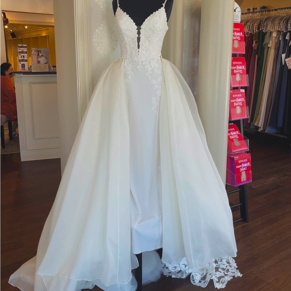 Ivory overskirt